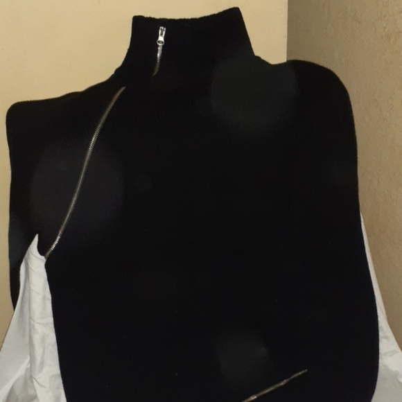 Black sweater turtleneck neck - Picture 2 of 2